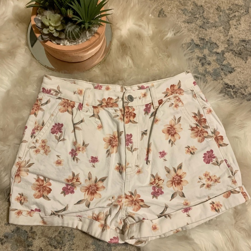 American Eagle Jean Shorts Size: 6